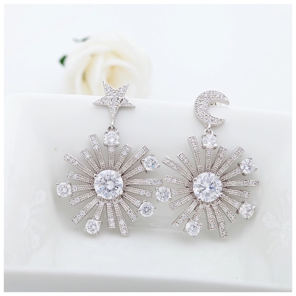 Swarovski Crystals Yaiza Sun Moon Earrings - Picture 4 of 5